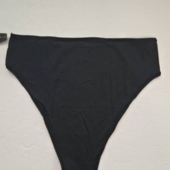 Skims panty Nwt - Picture 13 of 15